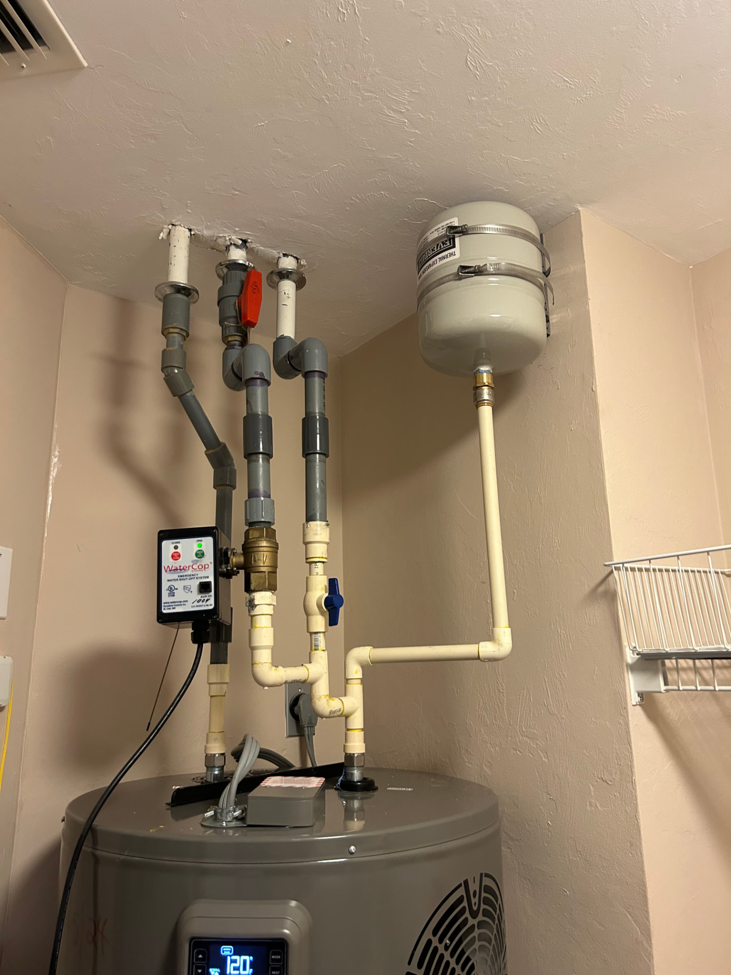 Heat pump water heater installation with thermal expansion tank