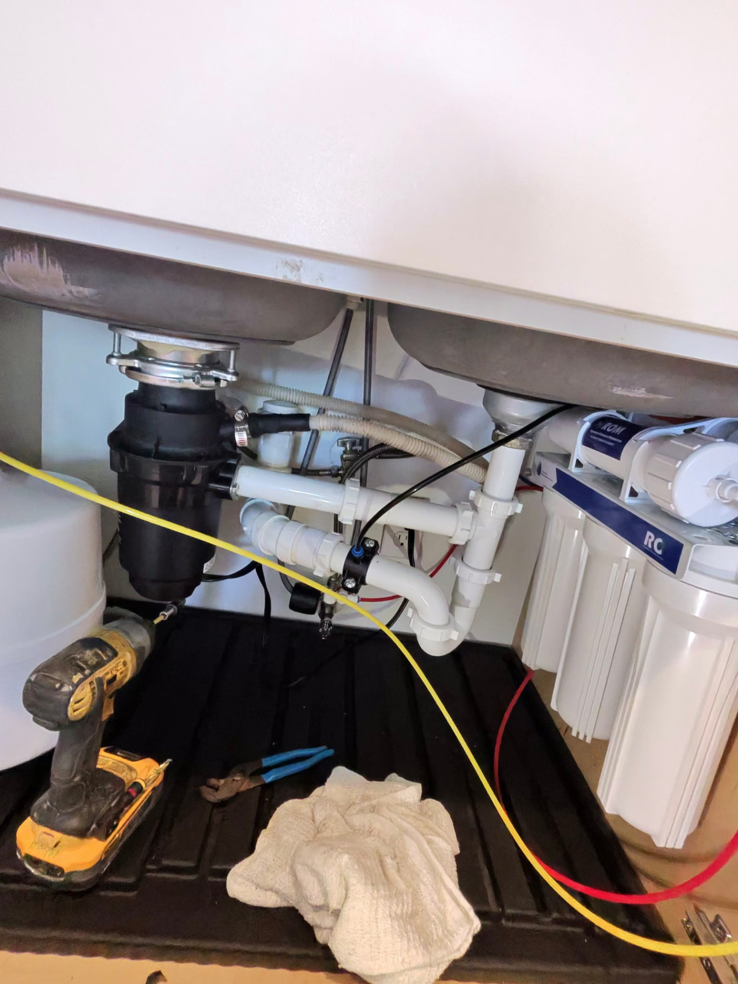 Reverse osmosis system tubing and stop valve connection under a kitchen sink